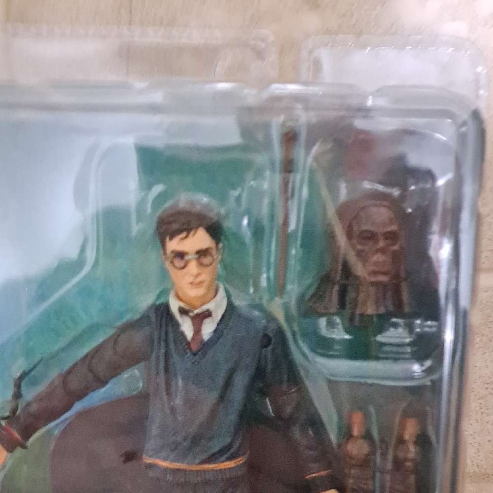 Harry Potter Action Figure with Wand & Base SEALED - Picture 3 of 5